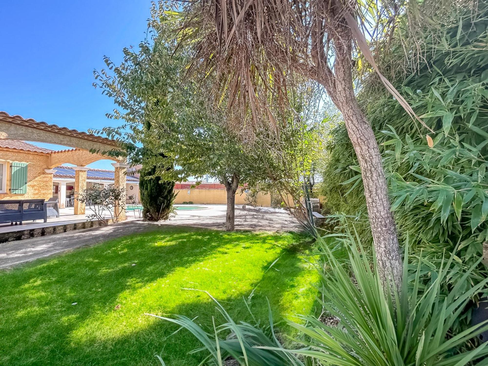 Avec Piscine Proche Nimes Villa