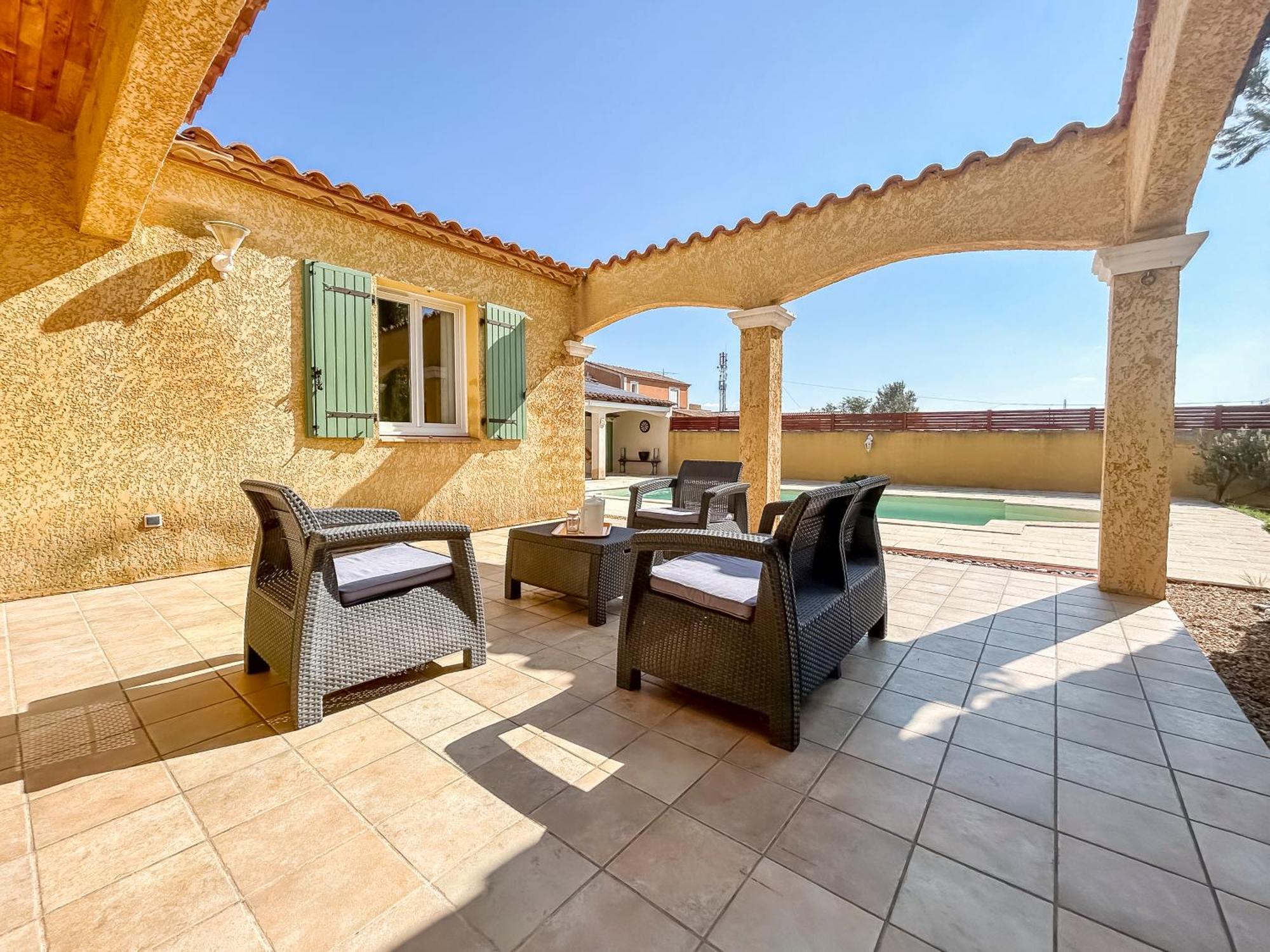 Villa Avec Piscine Proche Nimes Redessan