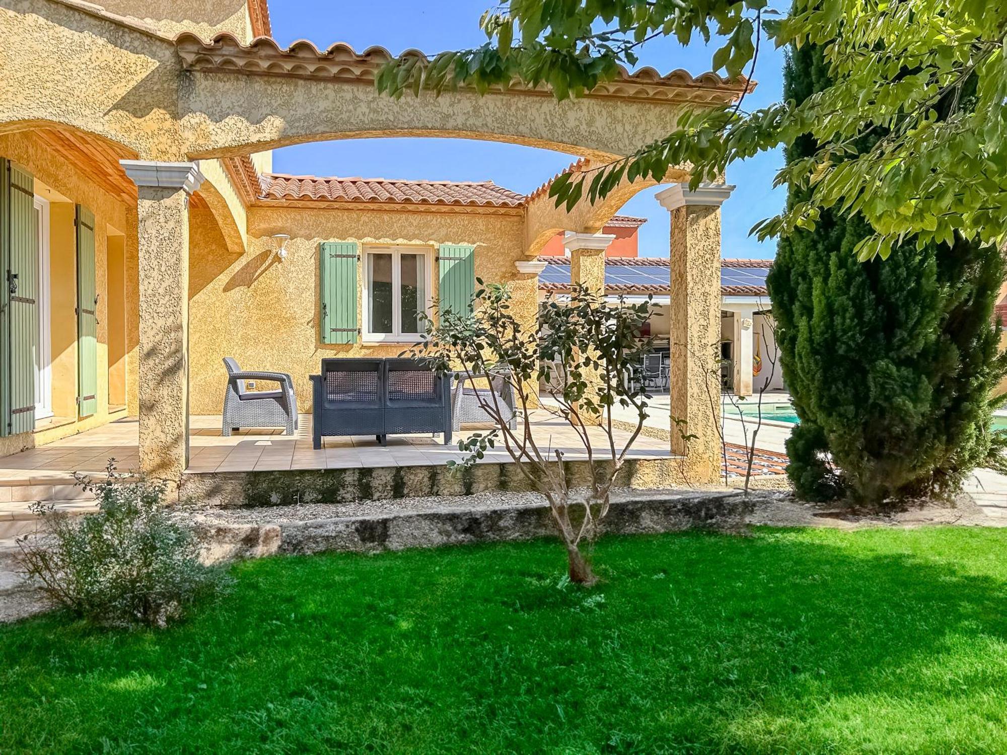Avec Piscine Proche Nimes Villa
