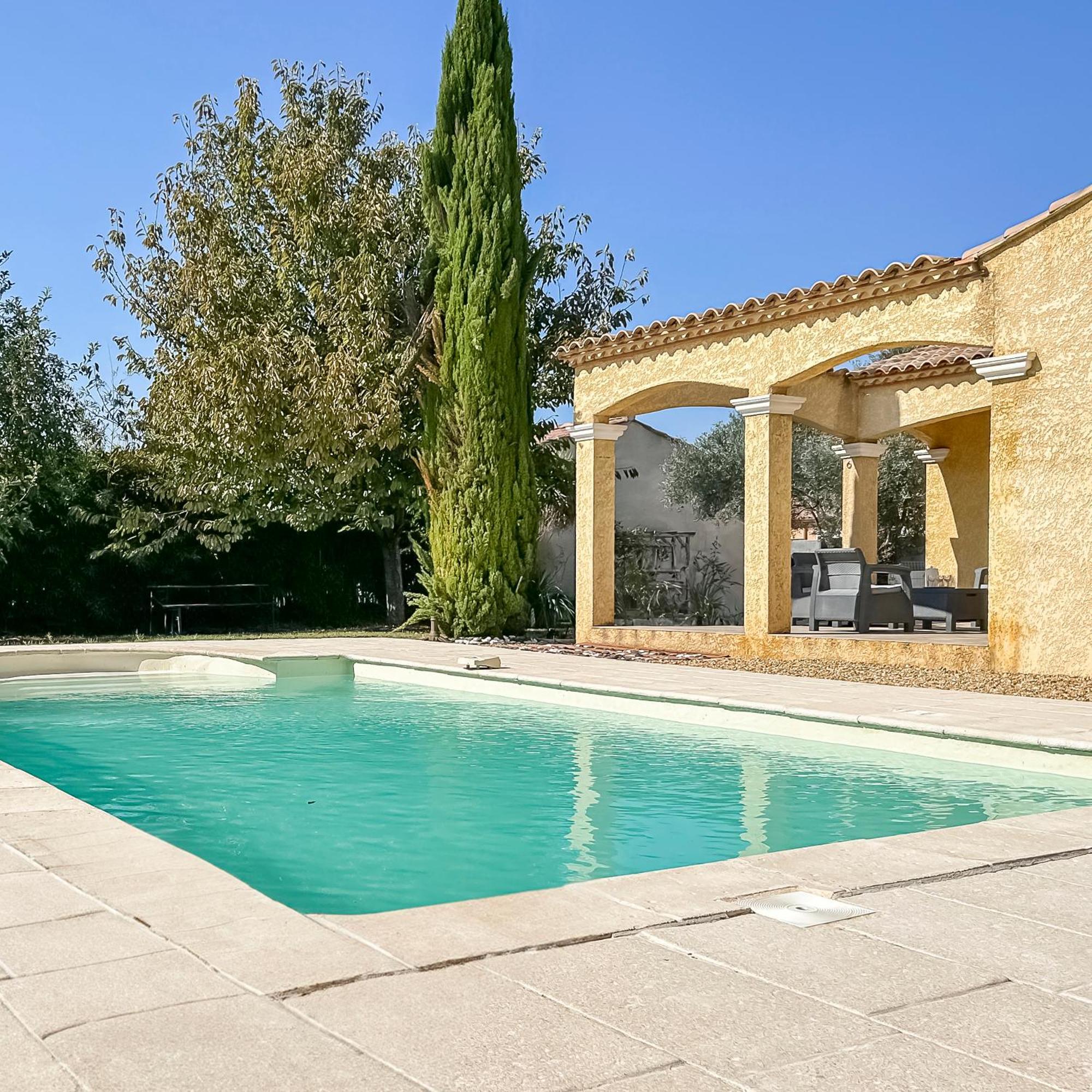 Villa Avec Piscine Proche Nimes *